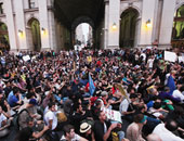 آلاف الأمريكيين يشاركون فى مسيرة لاحياء ذكرى "الأحد الدامى"