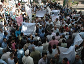 أهالى مطار إمبابة يتظاهرون أمام "الوزراء" للمطالبة بوحدات سكنية