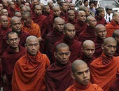 بوذيون فى بورما يحتجون على قرار يعترف باقلية الروهينجيا	