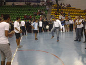 بالصور.. وزير الرياضة يقدم استعراضا لمهارات كرة القدم باستاد القاهرة