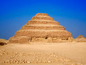 رئيس قطاع الآثار المصرية ينفى انهيار هرم زوسر المدرج بسقارة