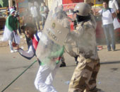 «التتار» الجزائرى حضروا من بلادهم بالسكاكين ونهبوا 22 ألف «صفارة» لتشتيت لاعبى مصر.. والأمن لم يفتشهم بالمطار