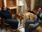 الداعية عمرو خالد يرد على اتهامه بالترويج لـ"الوطنى" فى الانتخابات: قبلت دعوة جمعية "المحجوب" لأنى عايز أوصل رسالتى لـ"المحرومين".. واللقاء "مكنش فيه" أى لافتة انتخابية