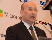 اليوم.. وزير الطيران يتفقد مطارى الداخلة والخارجة بالوادى الجديد