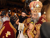 البابا تواضروس يجلس ويرسم ثلاثة أساقفة بالكاتدرائية