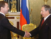 ميدفيديف وكاسترو يتعهدان بتعزيز التعاون