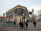 قصة مسجد أمام ملهى للتعرى بكاليفورنيا 