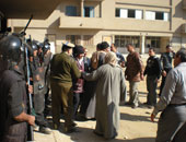 السجن 10 سنوات غيابيا لـ36 متهما بمحاولة اقتحام مركز شرطة فرشوط