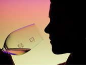 دراسة: البريطانيون أكثر شربا للخمر فى العشرينات والنساء فى الأربعين