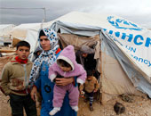 فلسطينيون مهجرون من سوريا يحتجون على قطع مساعدات الأونروا عنهم