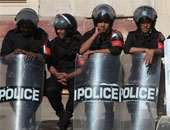 "محطة مصر" فى حماية مصفحات الشرطة.. رئيس السكة الحديد: انتظام القطارات الخارجة من القاهرة للوجهين القبلى والبحرى وتوقف القادمة من الصعيد.. و"المترو" يؤكد انتظام الحركة وينفى إغلاق أى محطات