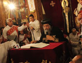 للأسبوع الثالث.. عظة البابا تواضروس بالكاتدرائية بعد غياب عامين.. مصدر كنسى: تعليمات أمنية قللت تحركاته خارج المقر البابوى.. أسقف شبرا: ننسق مع مديريات الأمن فى كل كبيرة وصغيرة لمواجهة استهداف الأقباط