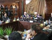 الطيب فى كلمتة لرموز القوى السياسية والأحزاب وممثلى الكنائس..يطالب بنبذ العنف وعدم الترويج له.. ويدعو لحماية الوحدة الوطنية وصيانة حرمة الأموال والمنشآت..ويدين الجماعات المسلحة