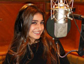 بالصور.. اللبنانية ناتاشا تنتهى من تسجيل أغنية "صدمة عمرى"