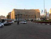 قوات الجيش تدفع بمدرعتين لتأمين ميدان التحرير من ناحية سيمون بوليفار