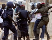 السبب كورونا.. متظاهرون يشتبكون مع الشرطة السنغالية احتجاجا على القيود