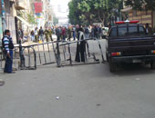 حواجز حديدية بمحيط إغلاق محور الأوتوستراد اتجاه 15 مايو منعا للزحام 