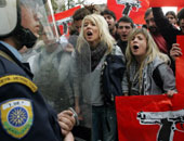 مظاهرة حاشدة فى أثينا تضامنا مع متهم بقضية "سطو" أضرب عن الطعام