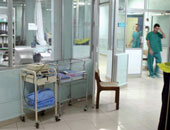عمال مستشفى التأمين بالعاشر يواصلون الإضراب عن الطعام اعتراضا على إلغاء تعاقدهم