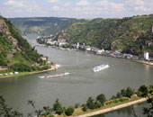 ألمانيا تفتح نهر الراين أمام حركة الشحن بعد تراجع منسوب المياه