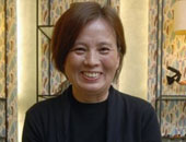 بالصور.. تايوانية تستخدم الجرائد القديمة فى صنع أحذية