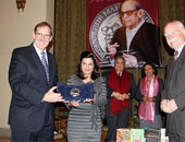 فوز ميرال الطحاوى بجائزة نجيب محفوظ للآداب