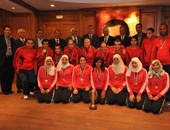 صقر يمنح 135 ألف جنيه لأبطال العالم لكرة السرعة