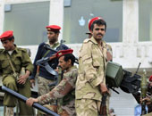 مقتل 21 جنديا يمنيًا فى هجوم لتنظيم القاعدة على موقع أمنى جنوب البلاد