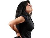 "ديلى ميل": كبر حجم الثدى لدى السيدات يسبب آلام الظهر والمفاصل