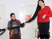 امرأة صينية تسعى لدخول موسوعة جينس بكونها صاحبة أطول شعر فى العالم
