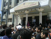 أهالى عزبة البرج بدمياط يشكون نقص أعداد الأطباء بمستشفى المدينة