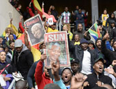 مترجم لغة الإشارة المزيف بجنازة مانديلا يعانى من الفصام 