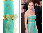 بالصور.. أزياء المشاهير فى عيد الميلاد بألوان أغلفة حلوى الكريسماس