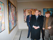 بالصور.. وزير الثقافة يتفقد معرض الفنان عمر النجدى