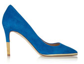 اتهام شاب بسرقة 450 زوج أحذية كعب عالى من مضيفات حانة فى اليابان 