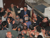 كرم جبر يستجيب لمطالب العاملين بـ "روز اليوسف"