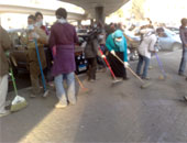 الثوار ينظفون مصر بعد رحيل «مبارك»