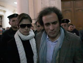 الفنانة بسمة وزوجها عمرو حمزاوى يشاركان فى تظاهرات مصطفى محمود