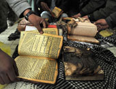 اعتقال 30 باكستانياً بتهمة قتل رجل حرق المصحف داخل مسجد 