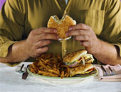 احذر  "وجبة منتصف الليل ".. تناول الطعام فى وقت متأخر يسبب أمراض القلب