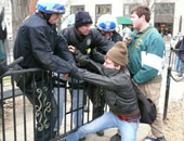 الشرطة الأمريكية تعتقل 300 متظاهر خارج مبنى الكونجرس