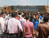 اعتصام مفتوح لعمال "أبيكو" بالعاشر احتجاجا على فصل 70 عاملا منهم 