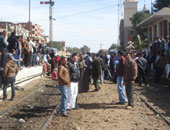 الأمن يحاول إقناع الأهالى بإعادة فتح طريق خط مرسى مطروح بالمتراس