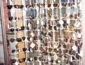 أطباء العيون يحذرون: النظارات الشمسية المقلدة قد تصيبك بالعمى