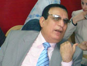 مرسى عطا الله يصل دار القضاء للمثول أمام هيئة التحقيق فى "فساد الأهرام"