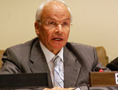 هل يضحّى حسن يونس بذراعه اليمنى لاحتواء غضب العاملين فى الكهرباء؟