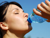 5 فوائد صحية لشرب الماء الدافئ على الريق