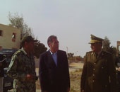 انقلاب شاحنة زيوت يوقف حركة السير بمنطقة النقب بالوادى الجديد