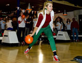 الأميرة الهولندية ماكسيما تطلق حملة لرعاية المشردين بضربة بولينج