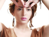 وفاء قمر دكتورة فى "آدم وجميلة" وفتاة ليل فى "مزاج الخير"